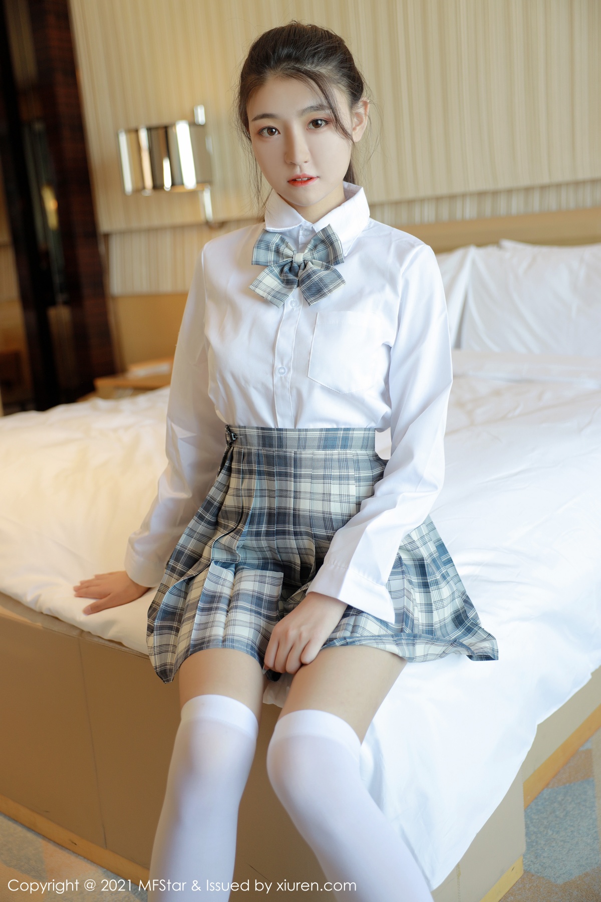 模范学院 [MFStar] 2021.01.27 VOL.448 Laura苏雨彤 秀人套图 第3张