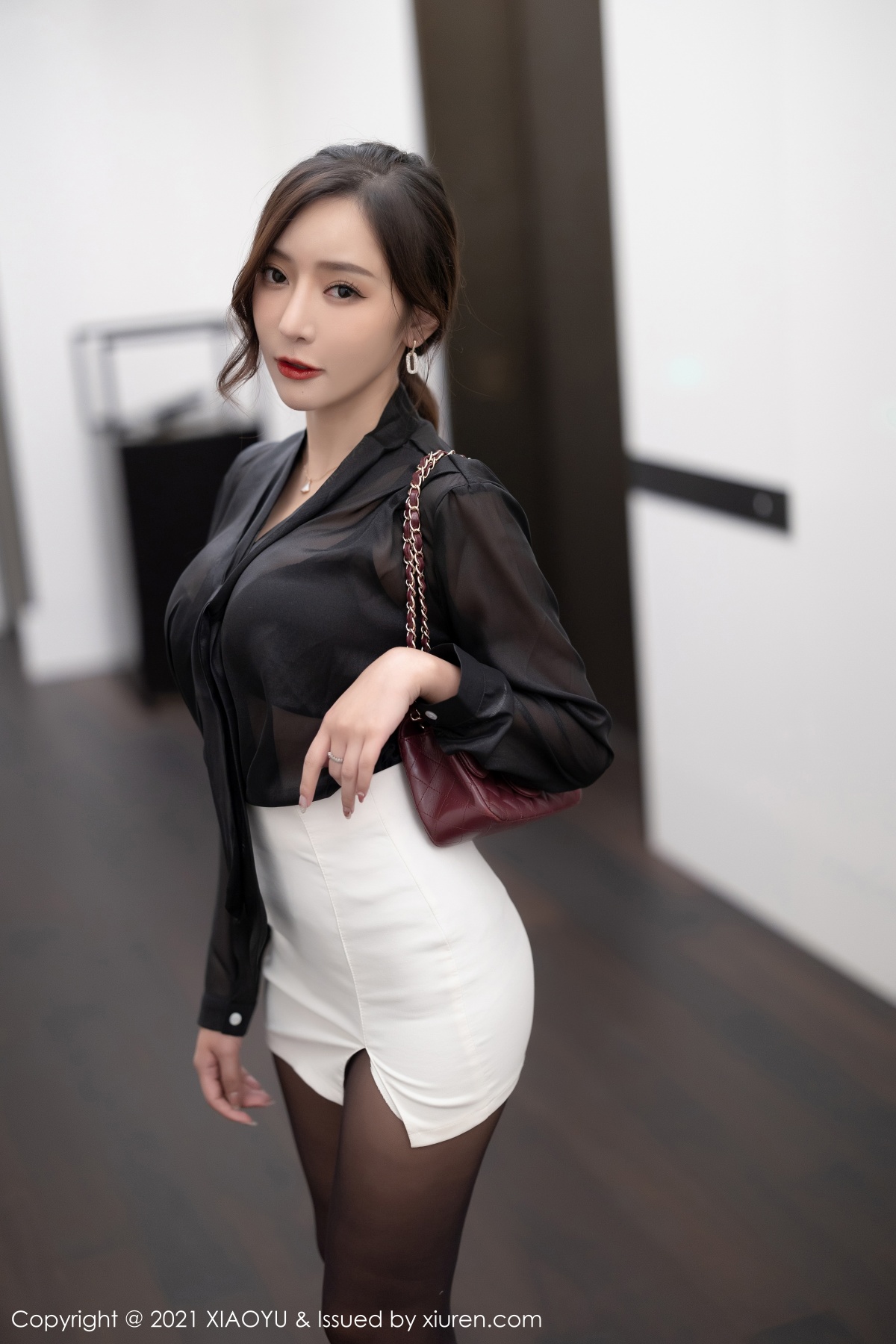 语画界 [XIAOYU] 2021.10.14 VOL.632 王馨瑶yanni 秀人套图 第3张