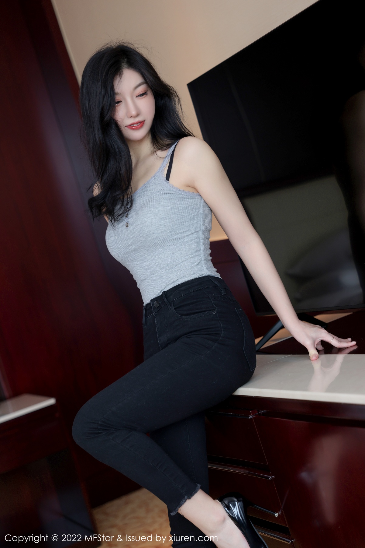 模范学院 [MFStar] 2022.03.09 VOL.557 人间荒糖 秀人套图 第2张