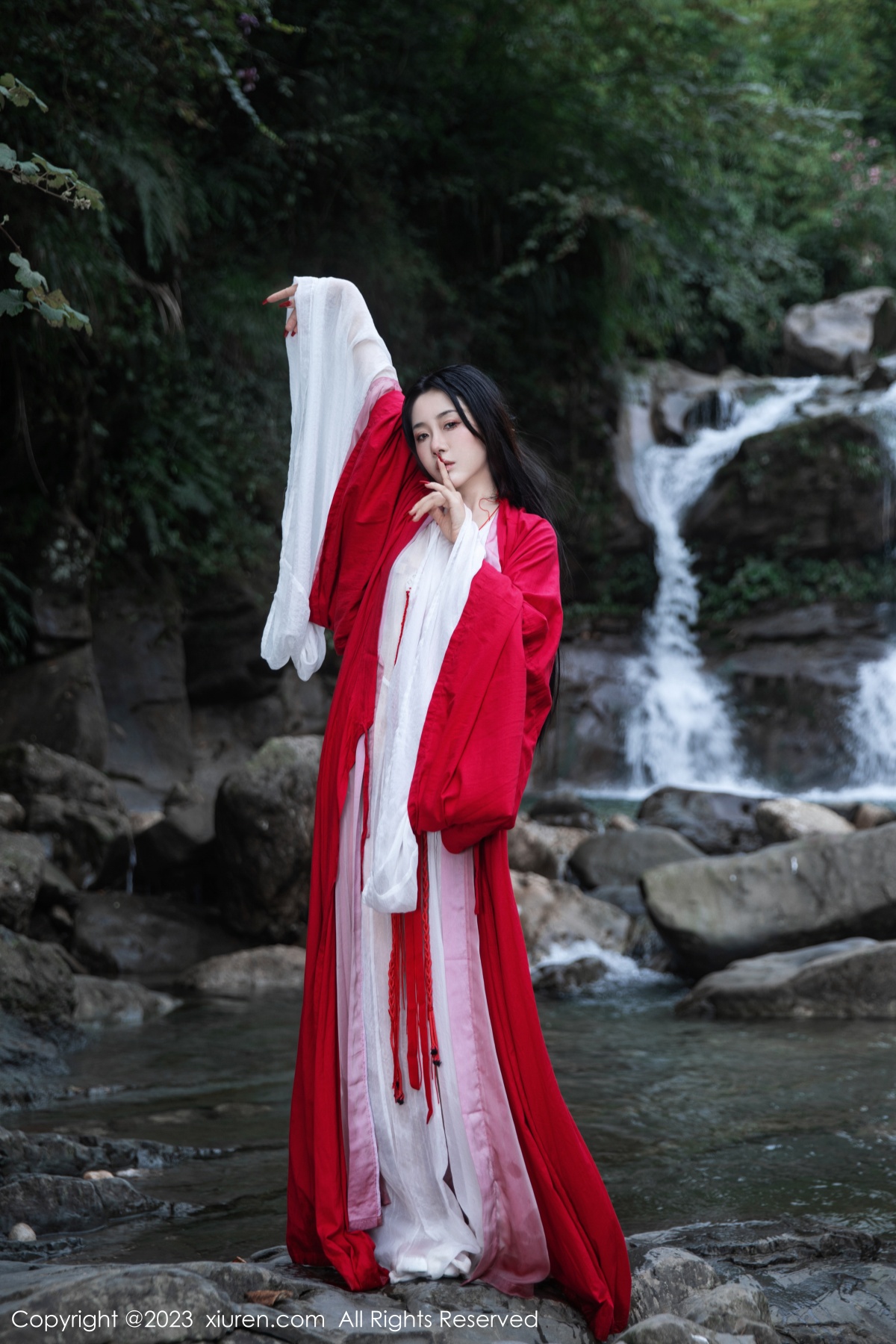 秀人 [XIUREN] 2023.08.28 严利娅Yuliya 秀人套图 第3张