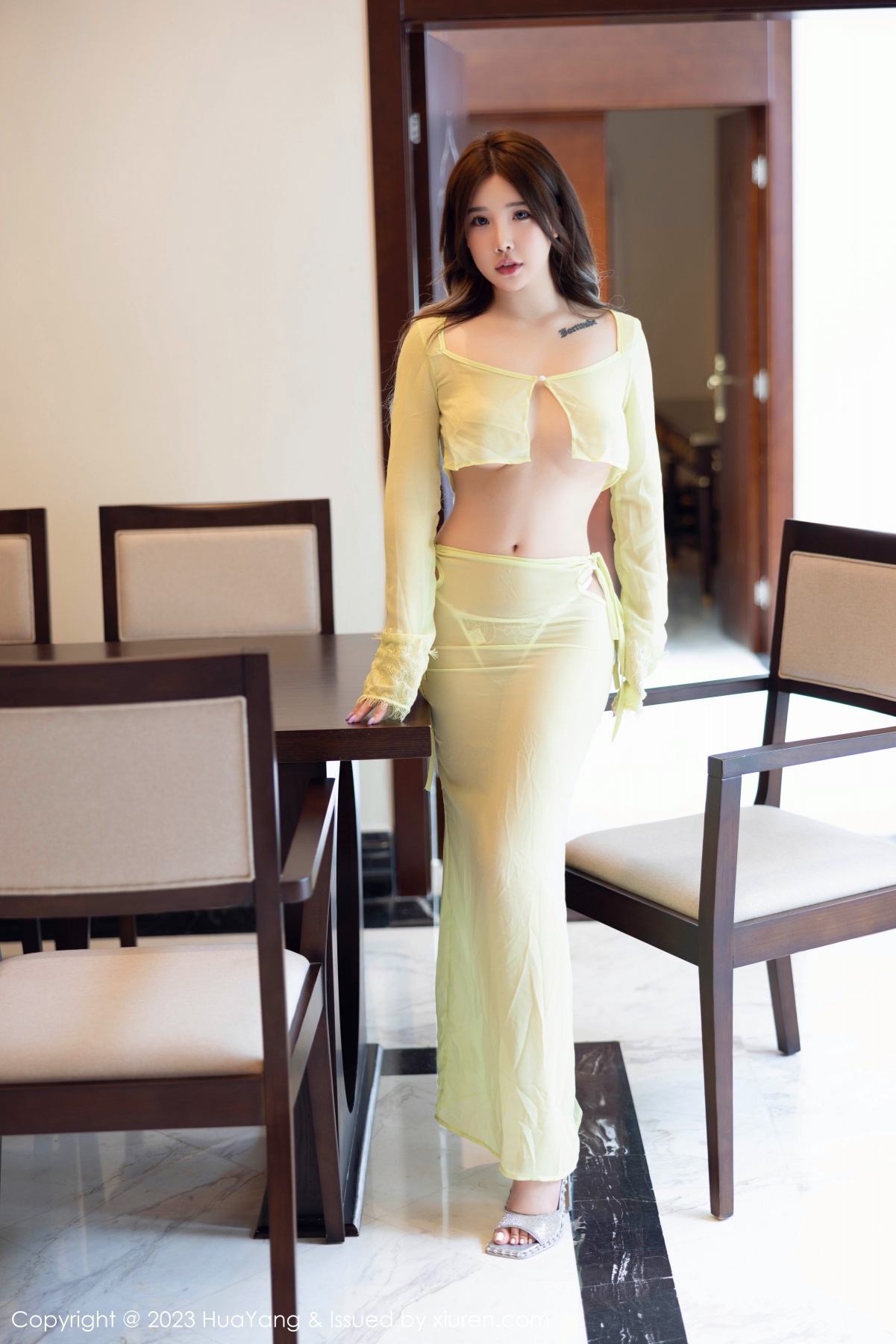 花漾show [HuaYang] 2023.08.02 VOL.540 小海臀Rena 秀人套图 第2张