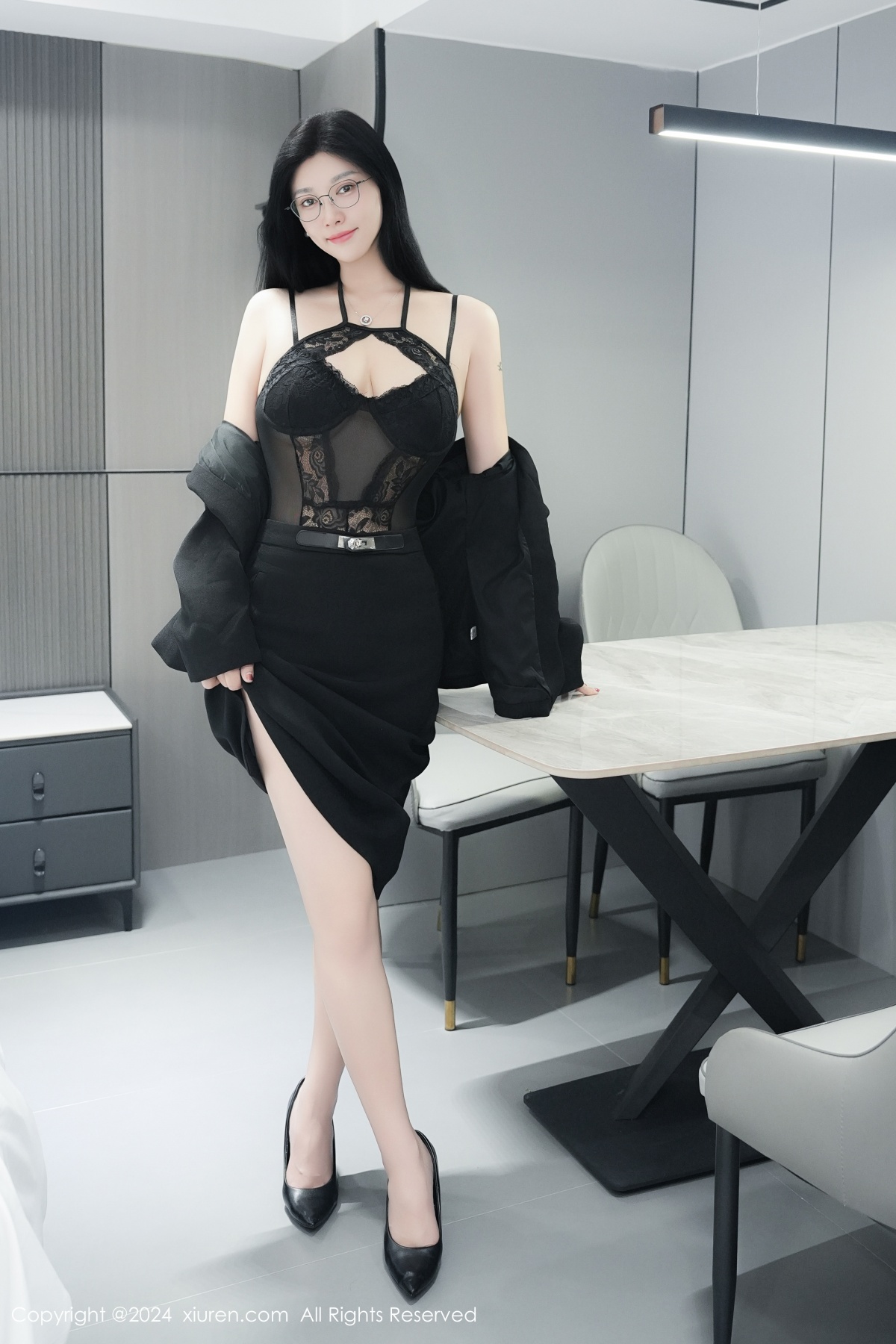 秀人 [XIUREN] 2024.12.23 雅茹老师 秀人套图 第4张