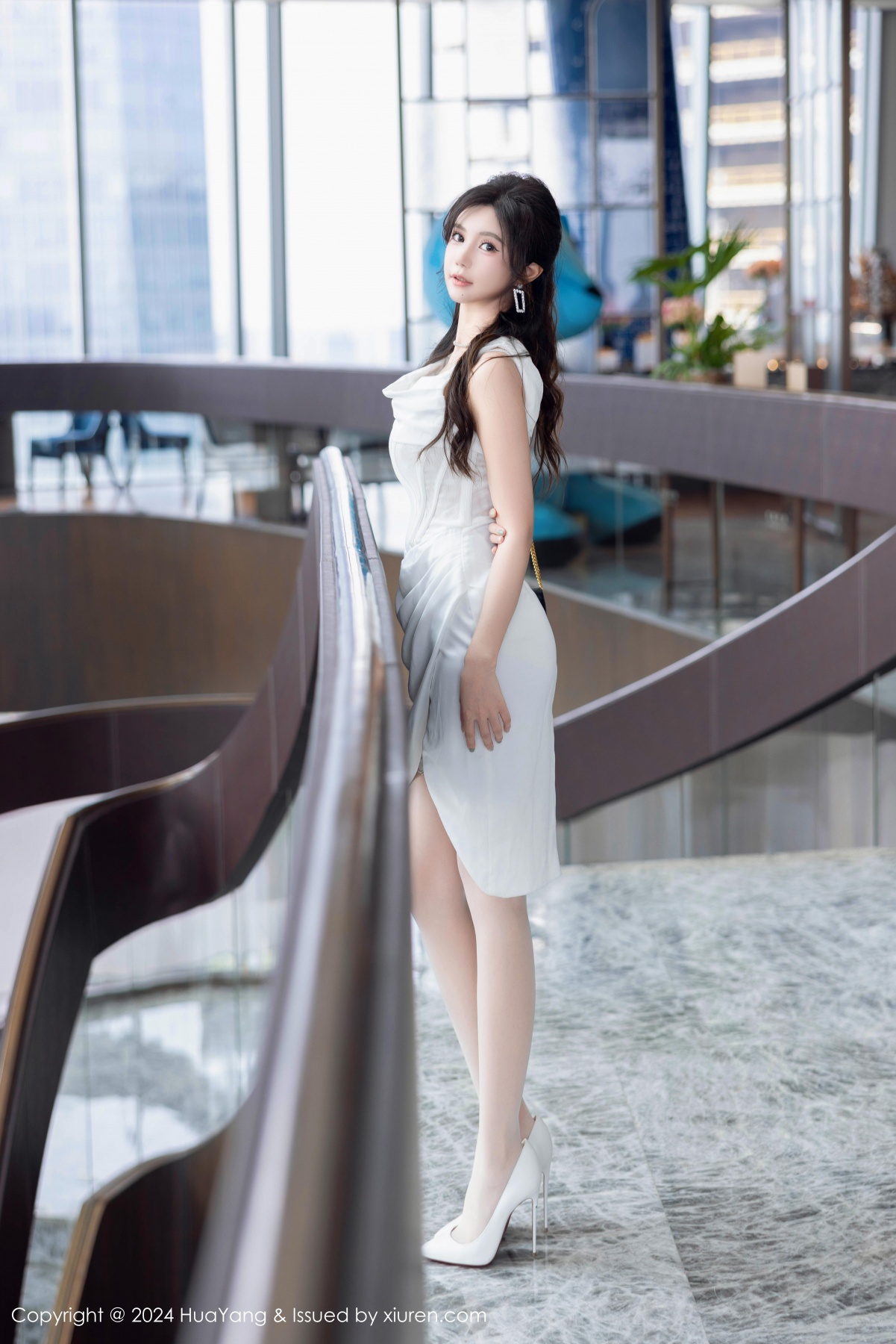 花漾show [HuaYang] 2024.10.12 VOL.612 绮里嘉ula 秀人套图 第3张