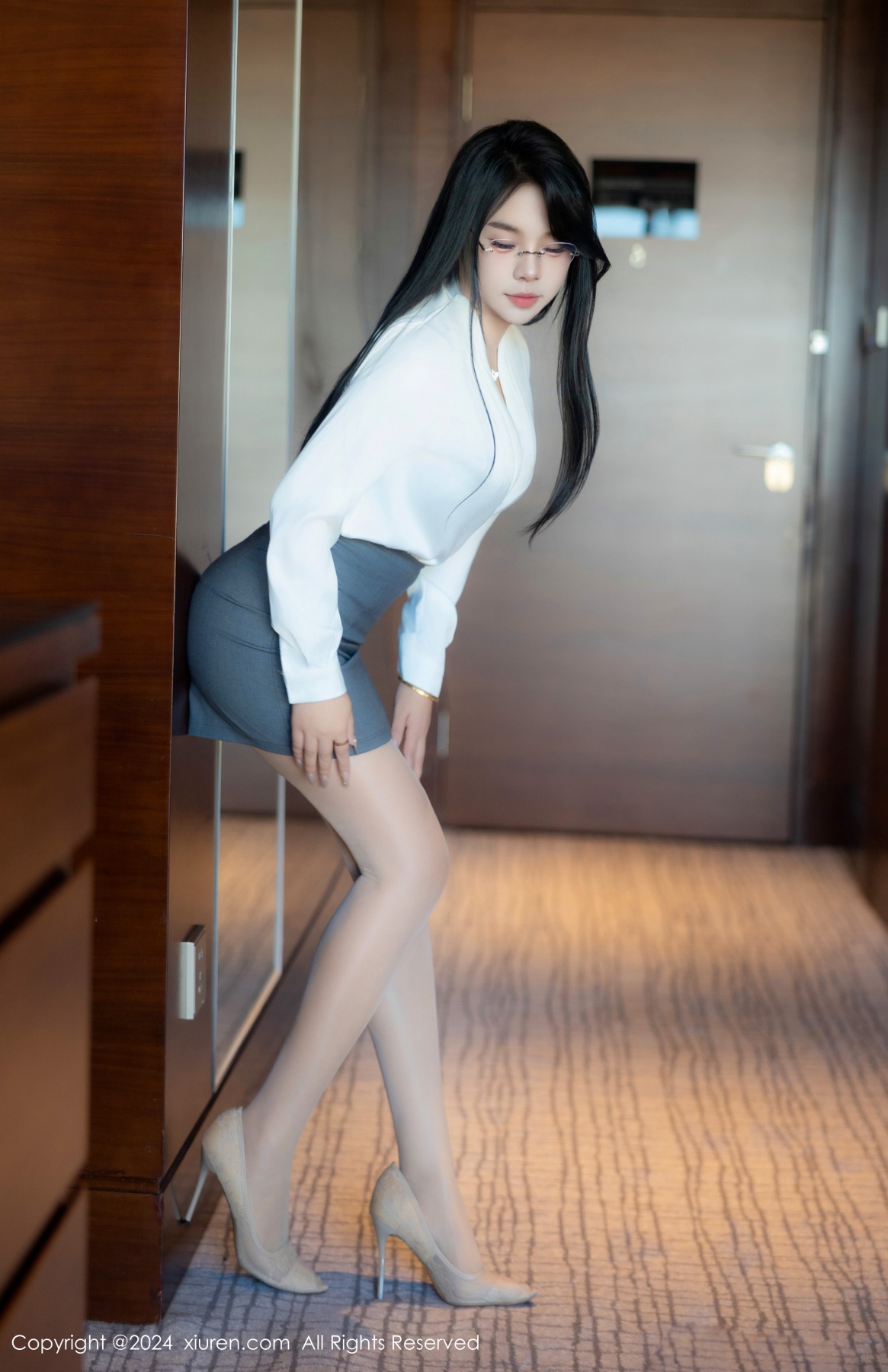 秀人 [XIUREN] 2024.08.09 麦田 秀人套图 第4张