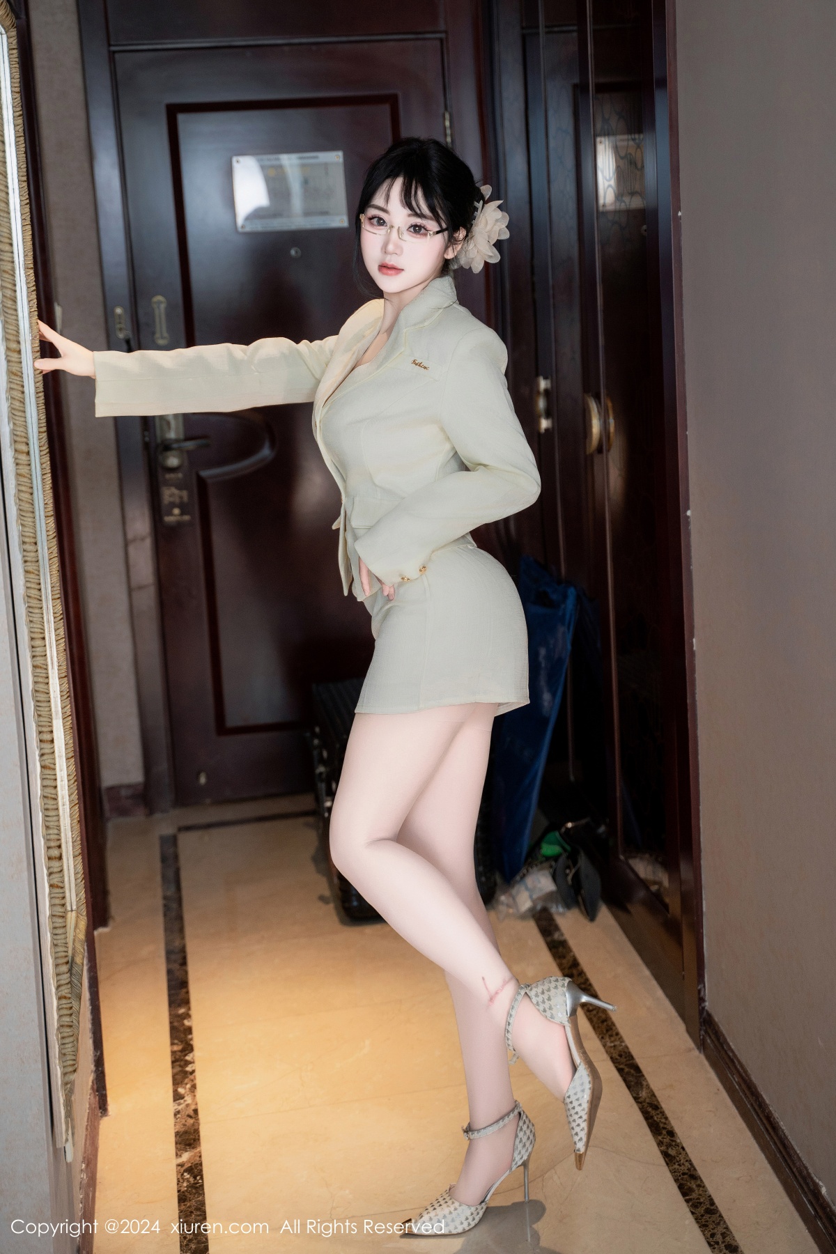 秀人 [XIUREN] 2024.06.18 汐汐爱吃草莓 秀人套图 第2张