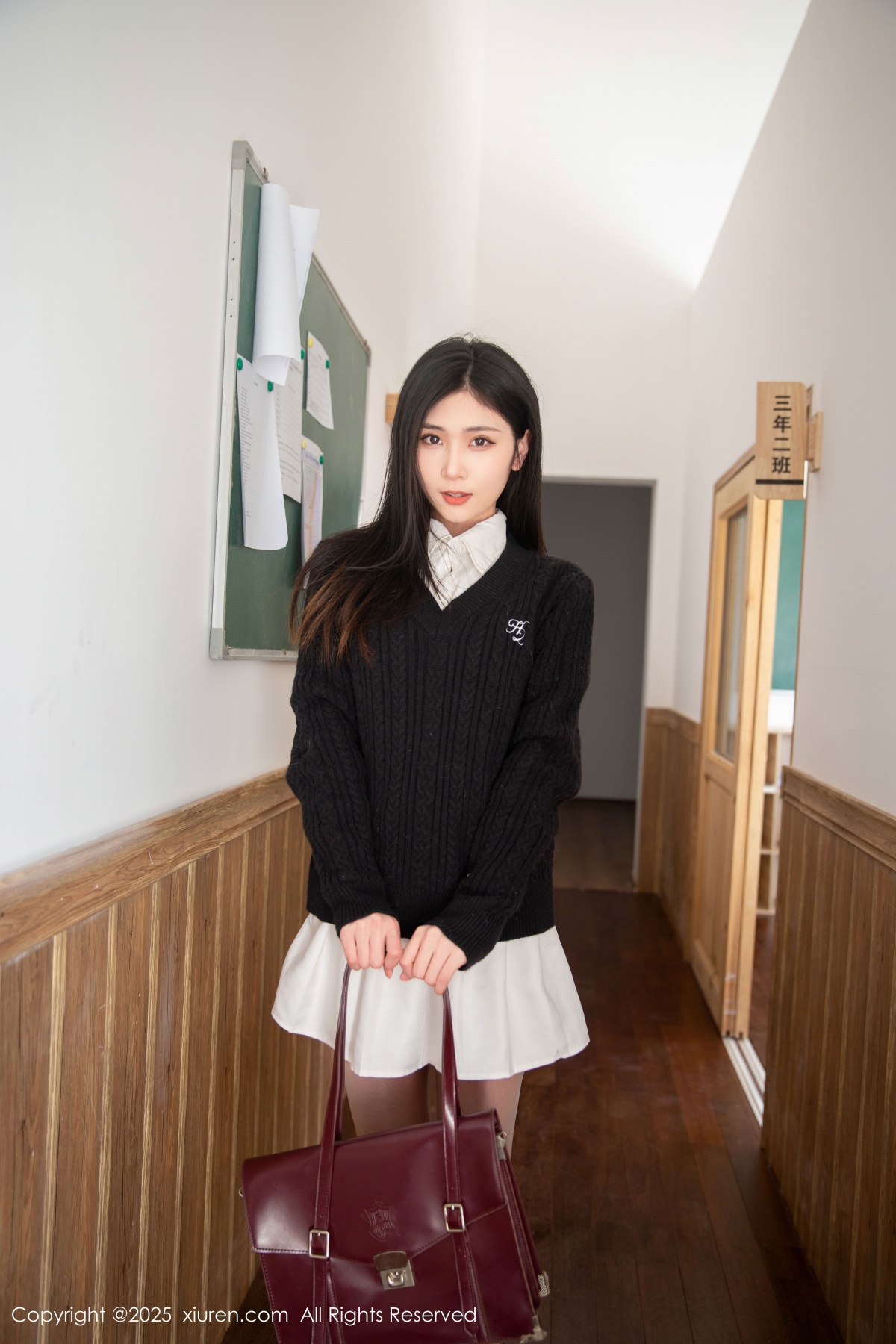 秀人 [XIUREN] 2025.03.27 刘婷婷 秀人套图 第2张